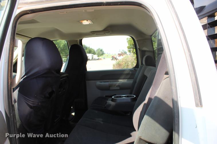 image for item L3222 2013 Chevrolet Silverado 3500HD Crew Cab flatbed pickup truck