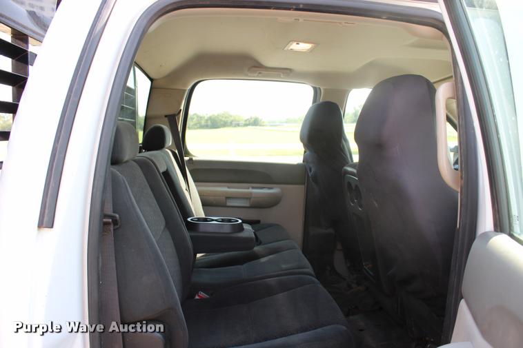 image for item L3222 2013 Chevrolet Silverado 3500HD Crew Cab flatbed pickup truck