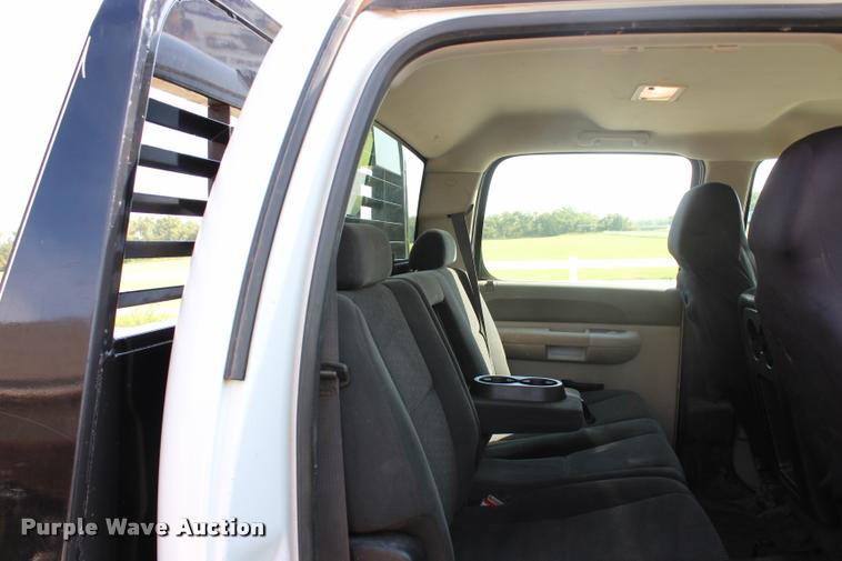 image for item L3222 2013 Chevrolet Silverado 3500HD Crew Cab flatbed pickup truck