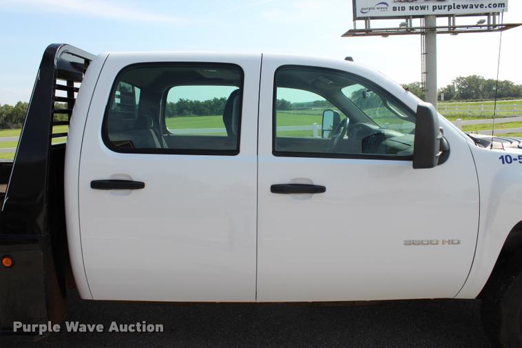 image for item L3222 2013 Chevrolet Silverado 3500HD Crew Cab flatbed pickup truck