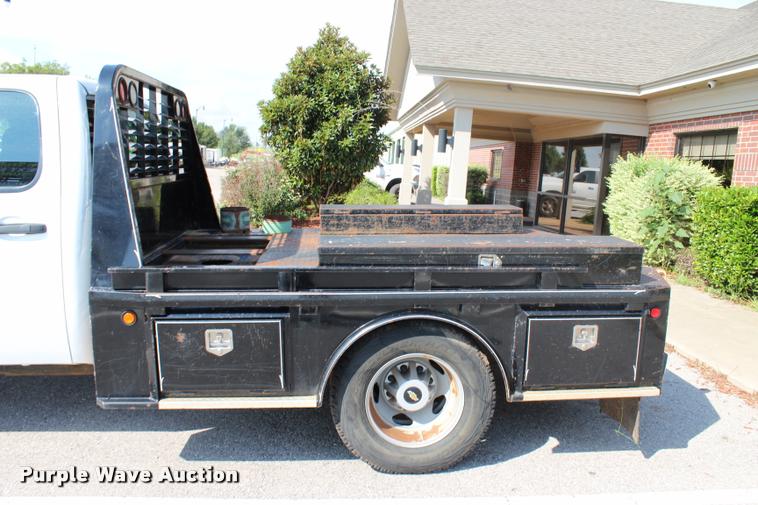 image for item L3222 2013 Chevrolet Silverado 3500HD Crew Cab flatbed pickup truck