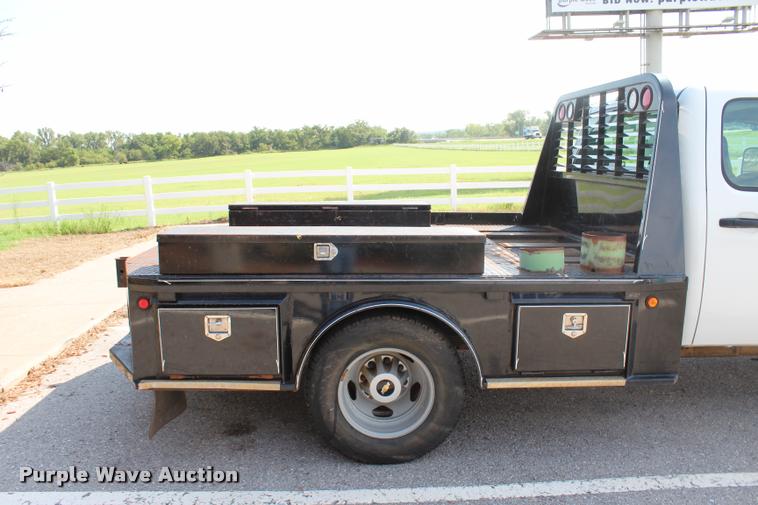 image for item L3222 2013 Chevrolet Silverado 3500HD Crew Cab flatbed pickup truck