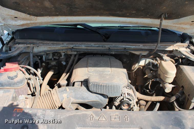 image for item L3222 2013 Chevrolet Silverado 3500HD Crew Cab flatbed pickup truck