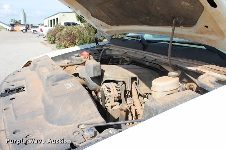 image for item L3222 2013 Chevrolet Silverado 3500HD Crew Cab flatbed pickup truck