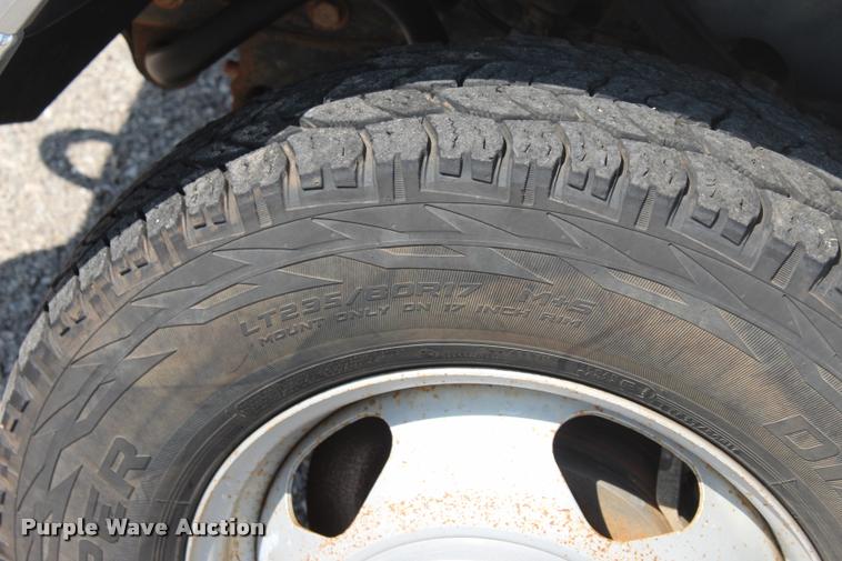 image for item L3222 2013 Chevrolet Silverado 3500HD Crew Cab flatbed pickup truck