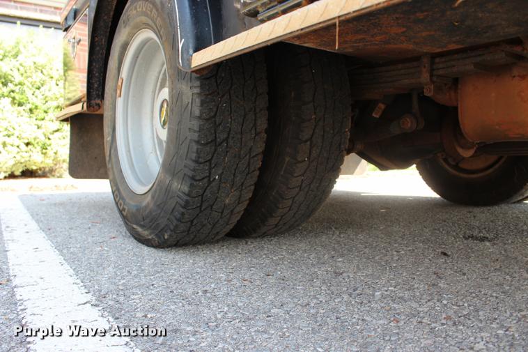 image for item L3222 2013 Chevrolet Silverado 3500HD Crew Cab flatbed pickup truck