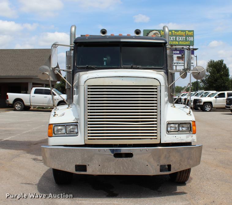 image for item L3226 1994 Freightliner FLD120 dump truck