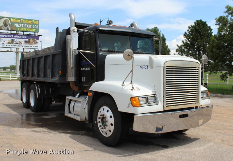 image for item L3226 1994 Freightliner FLD120 dump truck
