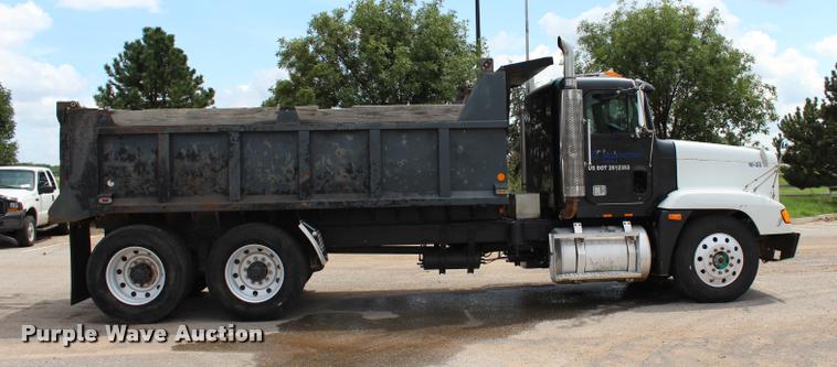 image for item L3226 1994 Freightliner FLD120 dump truck