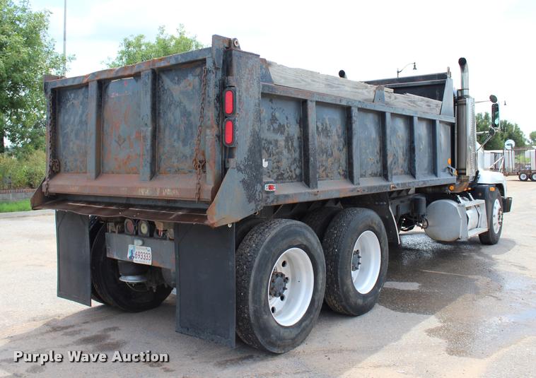 image for item L3226 1994 Freightliner FLD120 dump truck