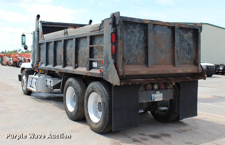 image for item L3226 1994 Freightliner FLD120 dump truck
