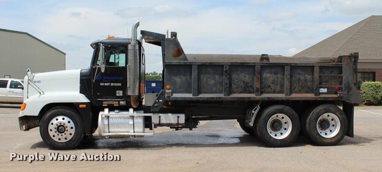 image for item L3226 1994 Freightliner FLD120 dump truck