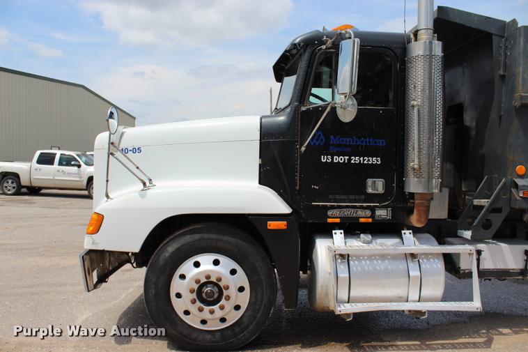 image for item L3226 1994 Freightliner FLD120 dump truck