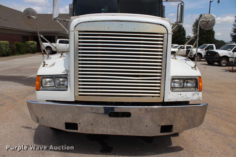 image for item L3226 1994 Freightliner FLD120 dump truck