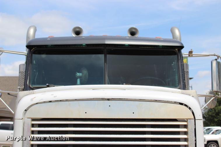 image for item L3226 1994 Freightliner FLD120 dump truck
