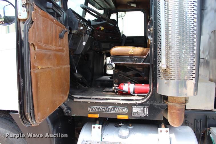 image for item L3226 1994 Freightliner FLD120 dump truck