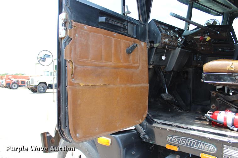 image for item L3226 1994 Freightliner FLD120 dump truck