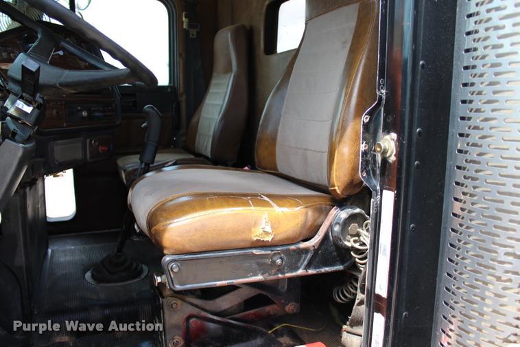 image for item L3226 1994 Freightliner FLD120 dump truck