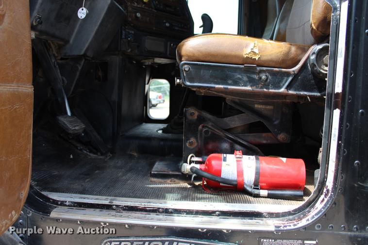 image for item L3226 1994 Freightliner FLD120 dump truck