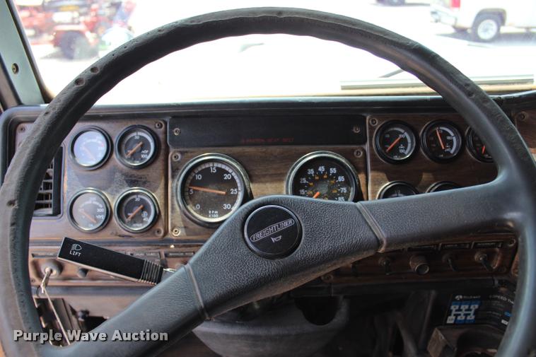 image for item L3226 1994 Freightliner FLD120 dump truck