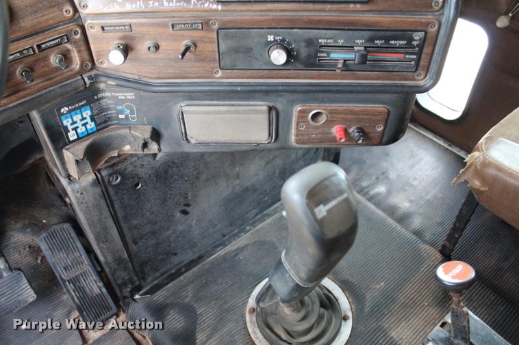 image for item L3226 1994 Freightliner FLD120 dump truck