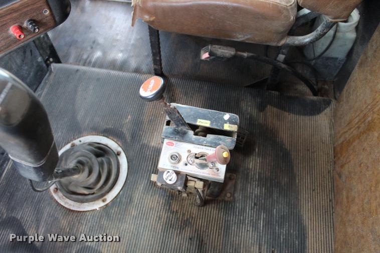 image for item L3226 1994 Freightliner FLD120 dump truck