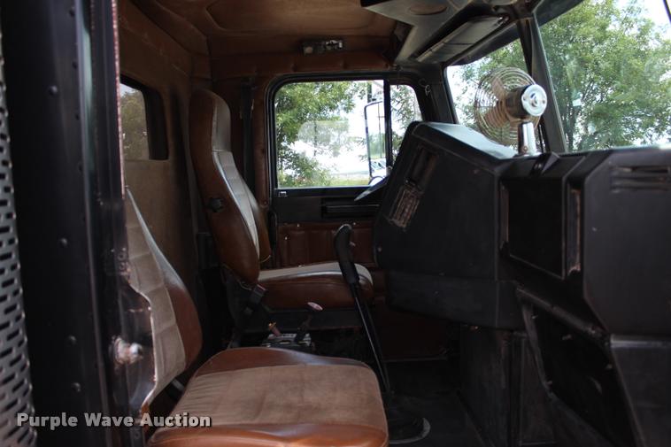 image for item L3226 1994 Freightliner FLD120 dump truck