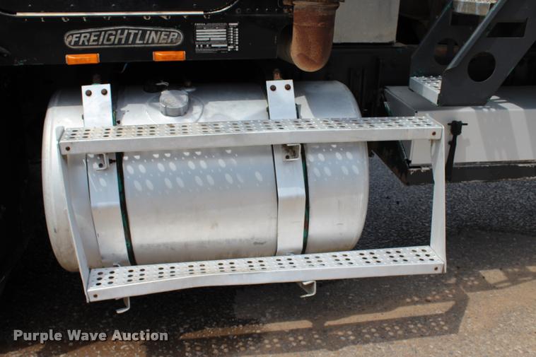 image for item L3226 1994 Freightliner FLD120 dump truck