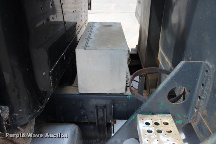 image for item L3226 1994 Freightliner FLD120 dump truck