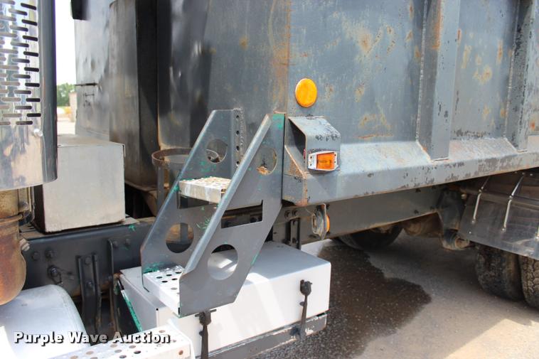 image for item L3226 1994 Freightliner FLD120 dump truck