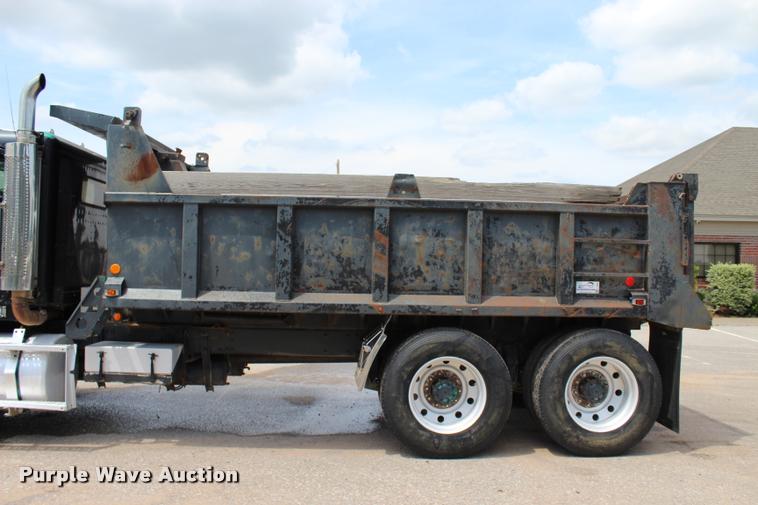 image for item L3226 1994 Freightliner FLD120 dump truck