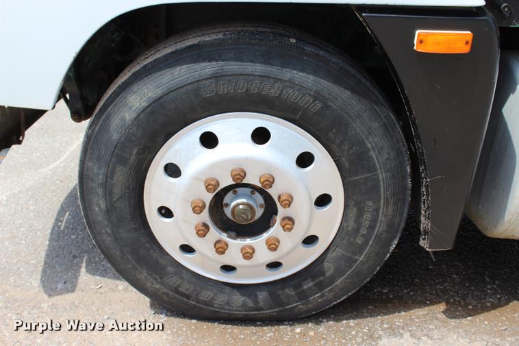 image for item L3226 1994 Freightliner FLD120 dump truck