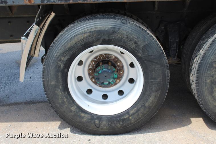 image for item L3226 1994 Freightliner FLD120 dump truck