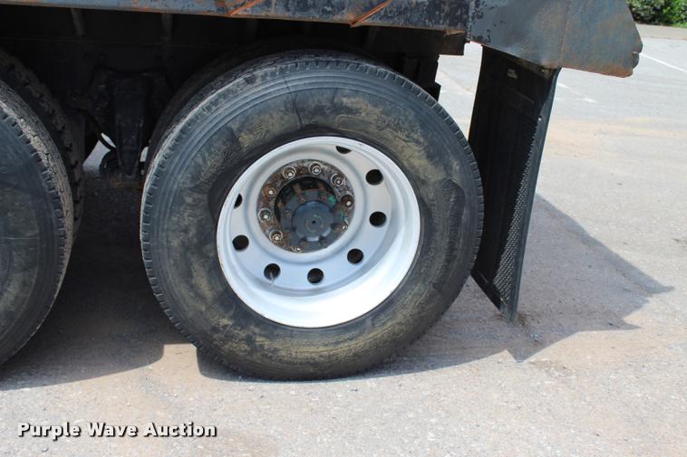 image for item L3226 1994 Freightliner FLD120 dump truck