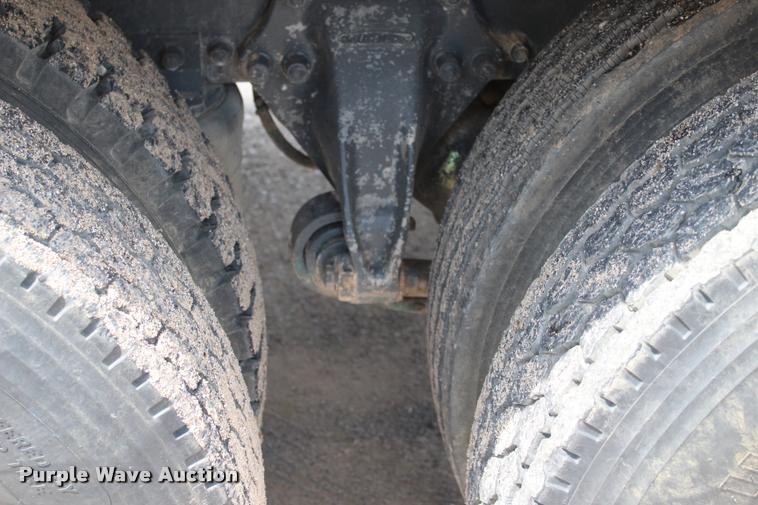 image for item L3226 1994 Freightliner FLD120 dump truck