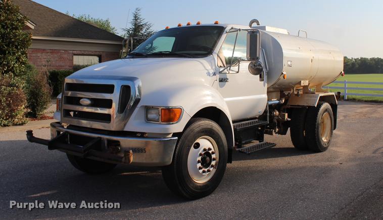 image for item L3228 2006 Ford F750 Super Duty XL water truck