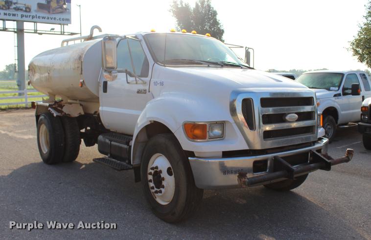 image for item L3228 2006 Ford F750 Super Duty XL water truck