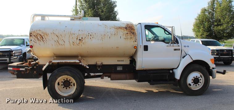 image for item L3228 2006 Ford F750 Super Duty XL water truck