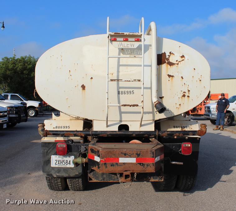 image for item L3228 2006 Ford F750 Super Duty XL water truck