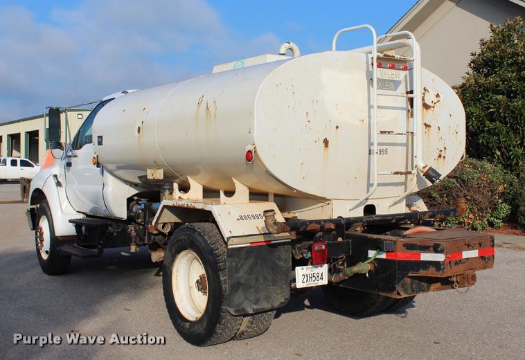 image for item L3228 2006 Ford F750 Super Duty XL water truck