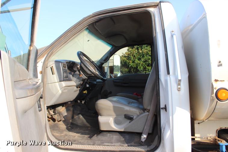 image for item L3228 2006 Ford F750 Super Duty XL water truck
