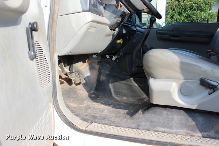 image for item L3228 2006 Ford F750 Super Duty XL water truck