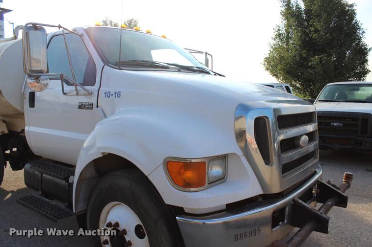 image for item L3228 2006 Ford F750 Super Duty XL water truck