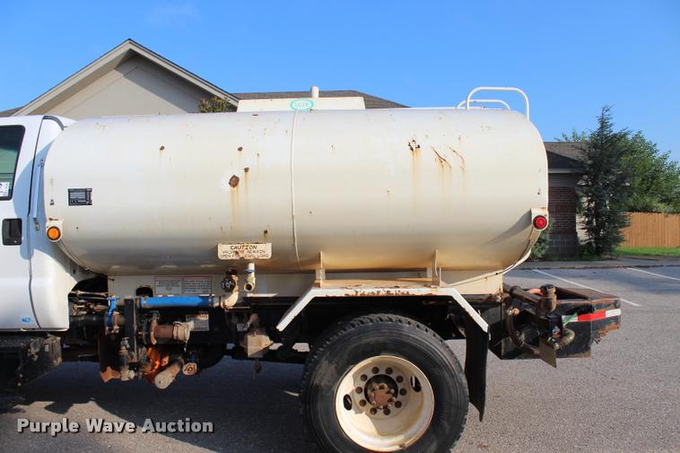 image for item L3228 2006 Ford F750 Super Duty XL water truck