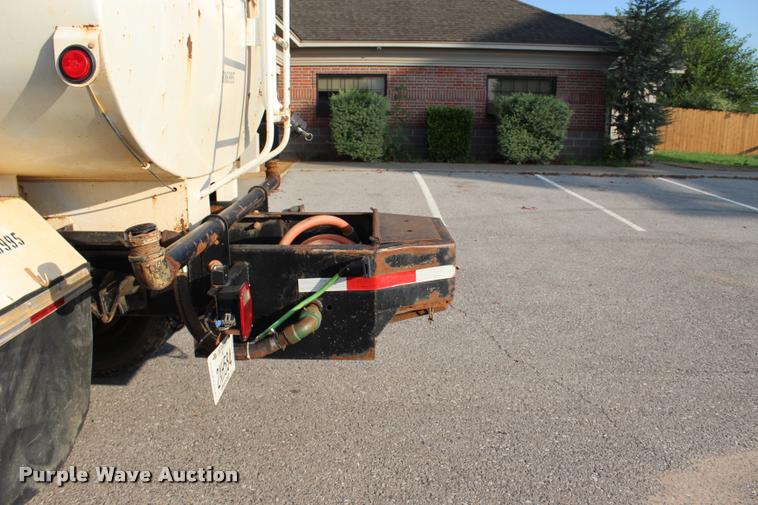 image for item L3228 2006 Ford F750 Super Duty XL water truck