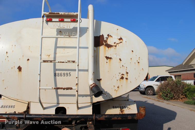 image for item L3228 2006 Ford F750 Super Duty XL water truck