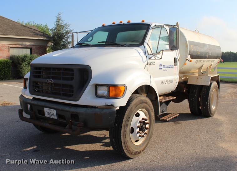 image for item L3229 2000 Ford F750 Super Duty XL water truck