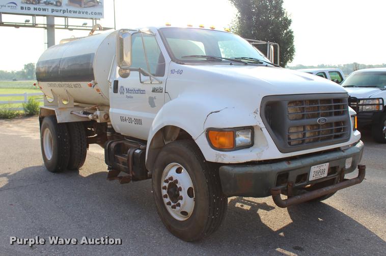 image for item L3229 2000 Ford F750 Super Duty XL water truck