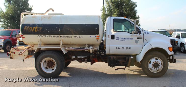 image for item L3229 2000 Ford F750 Super Duty XL water truck