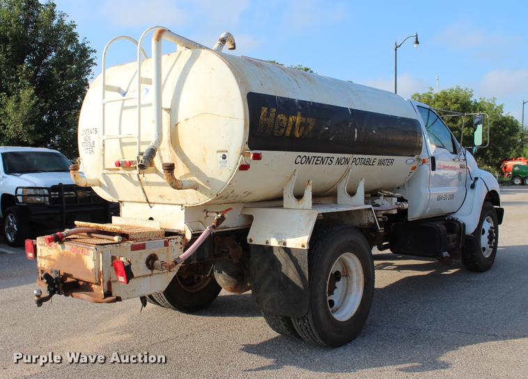 image for item L3229 2000 Ford F750 Super Duty XL water truck